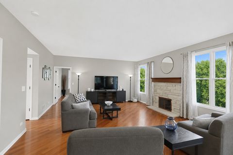 Tiny photo for 1311 Bison Lane, Hoffman Estates, IL 60192 (MLS # 12692427)