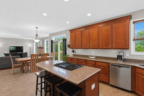 Tiny photo for 1311 Bison Lane, Hoffman Estates, IL 60192 (MLS # 12692427)