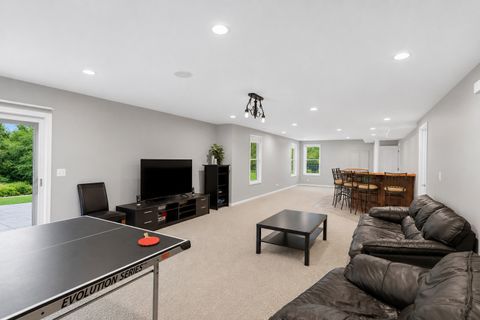 Tiny photo for 1311 Bison Lane, Hoffman Estates, IL 60192 (MLS # 12692427)