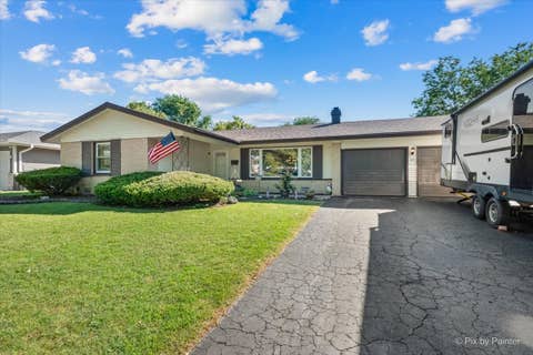 Tiny photo for 43 Grange Road, Elk Grove Village, IL 60007 (MLS # 12730212)