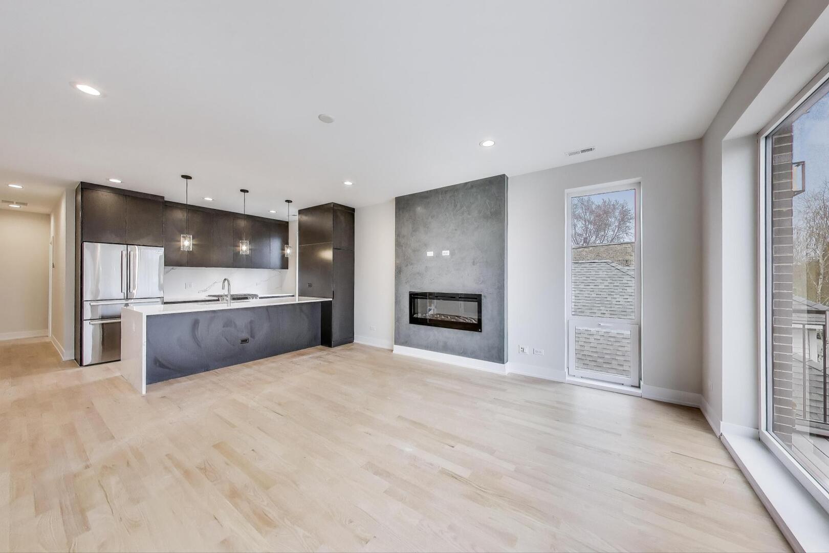 3339 N Ridgeway Avenue 2N