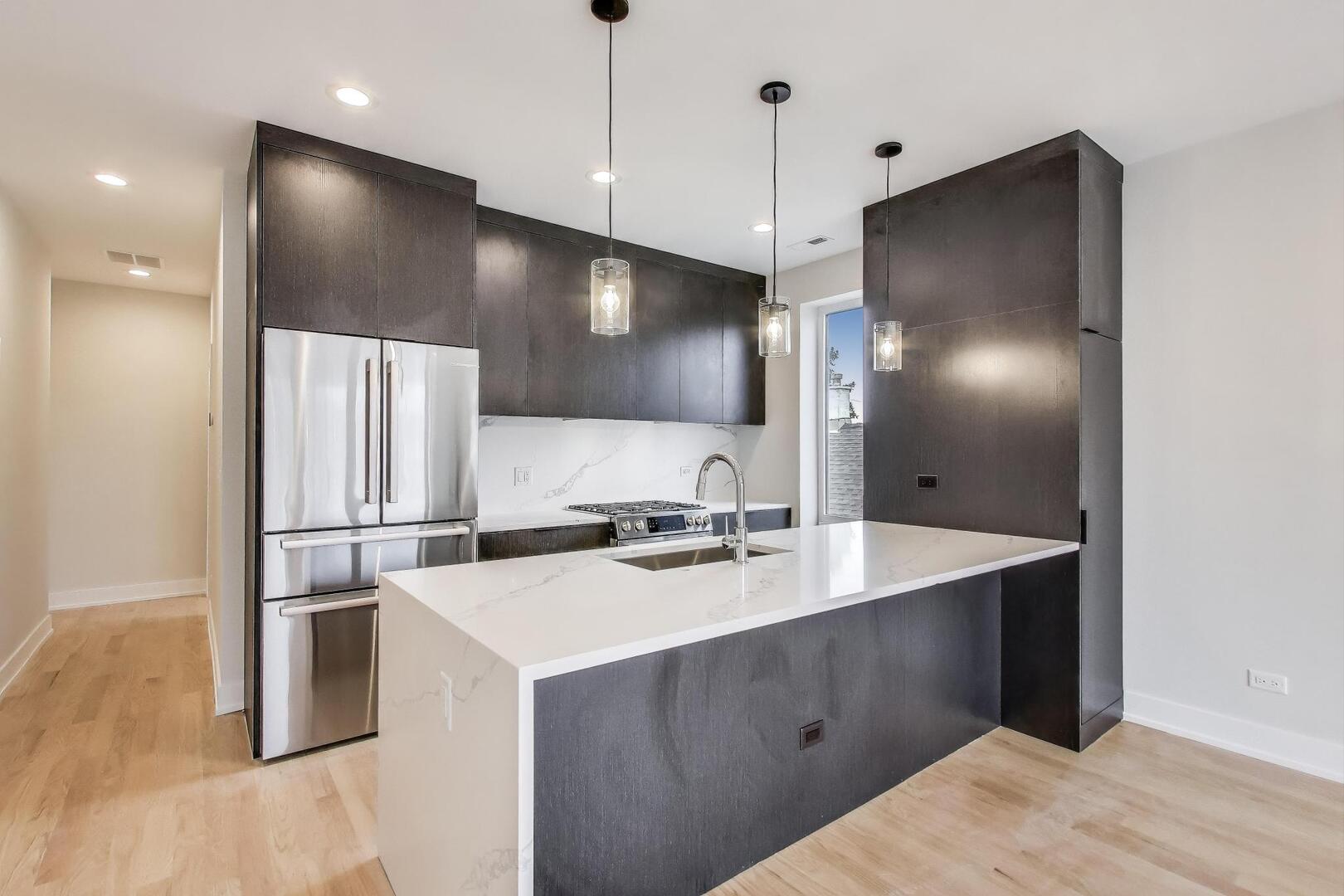 3339 N Ridgeway Avenue 2N