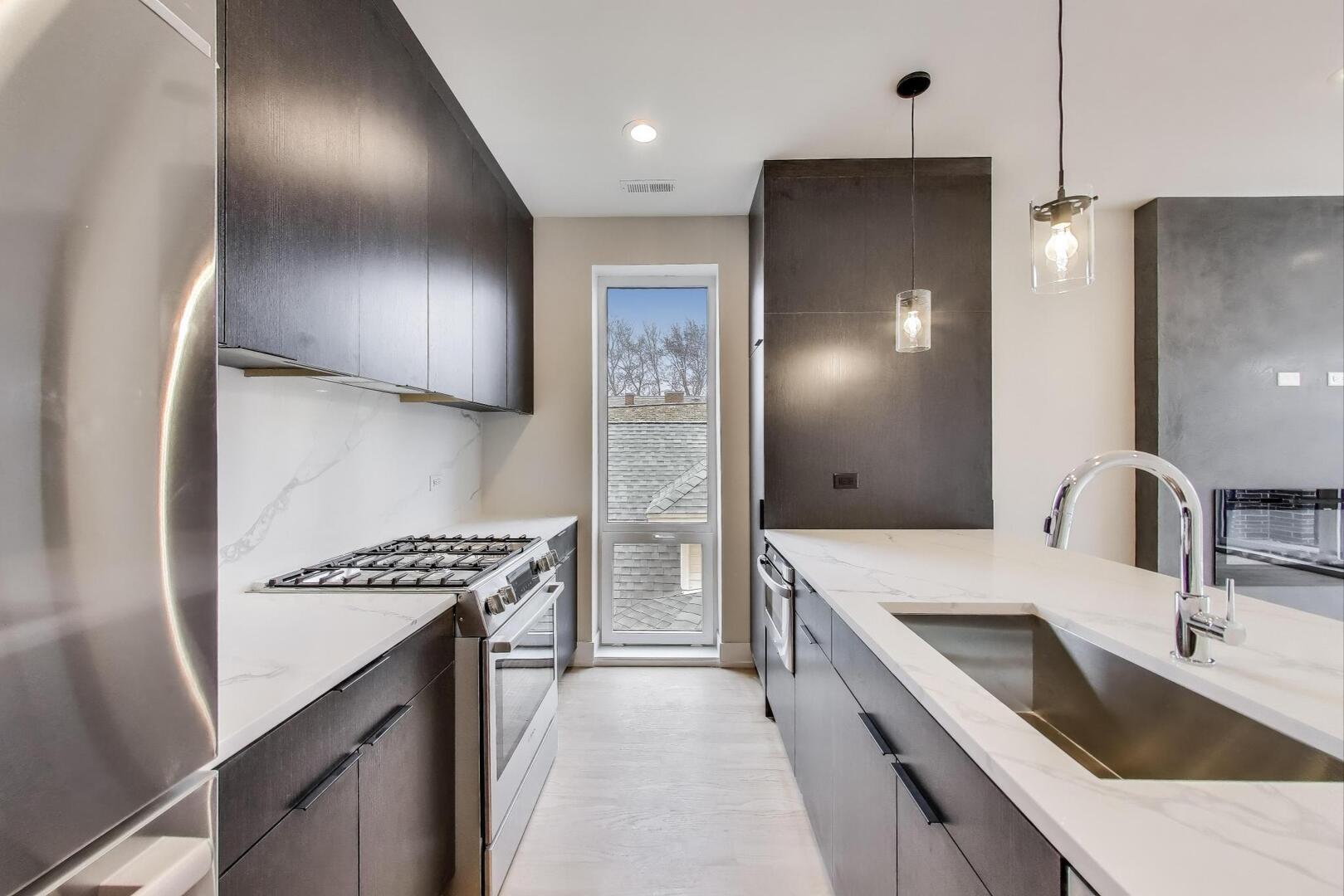 3339 N Ridgeway Avenue 2N