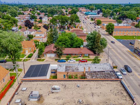 Tiny photo for 3847 Euclid Avenue, Berwyn, IL 60402 (MLS # 12600759)