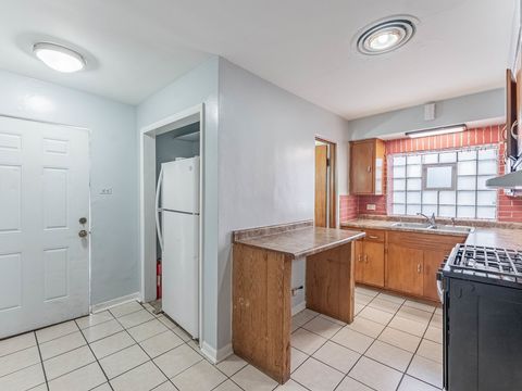 Tiny photo for 3847 Euclid Avenue, Berwyn, IL 60402 (MLS # 12600759)