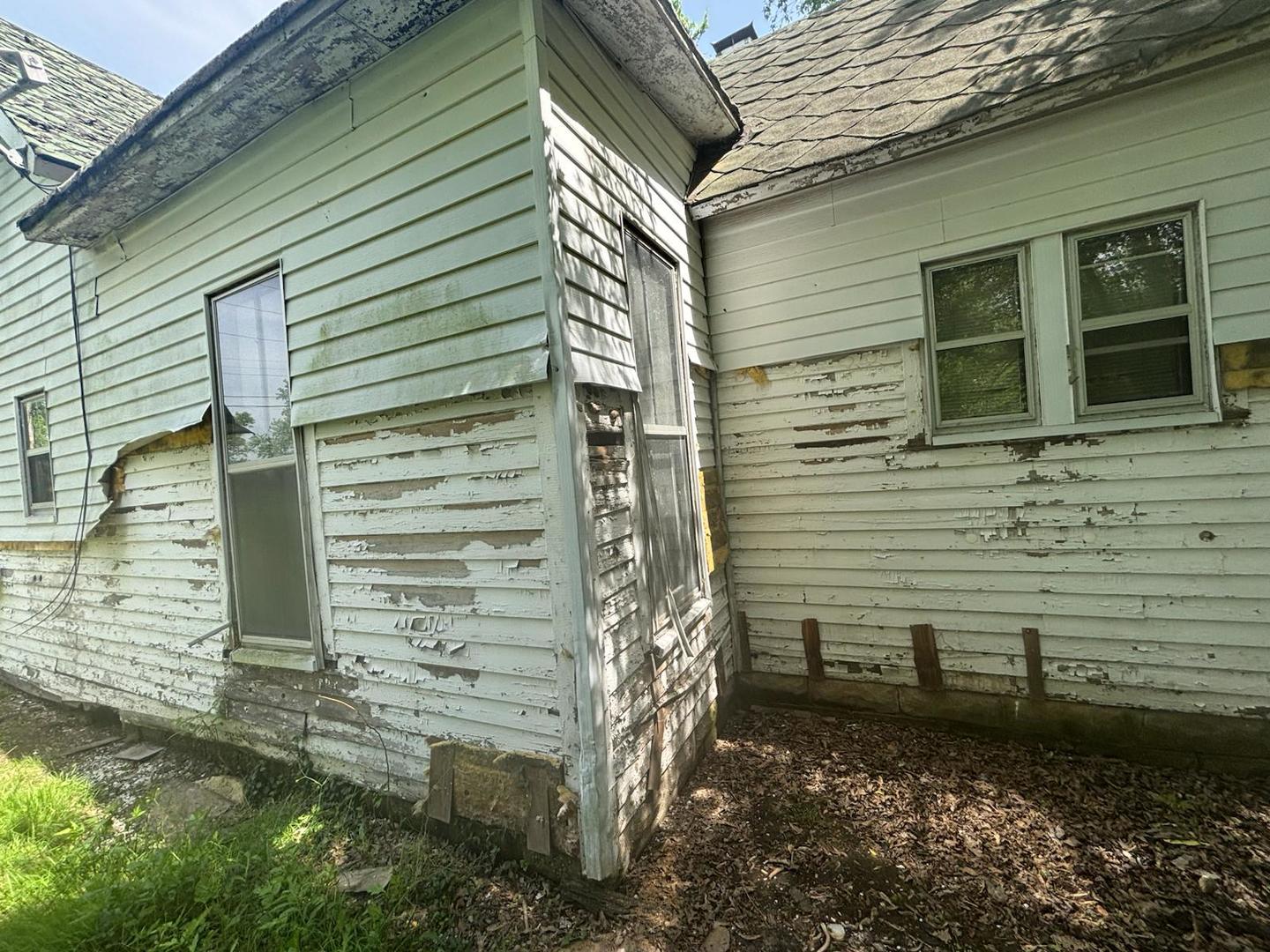 1009 WELKINS Street