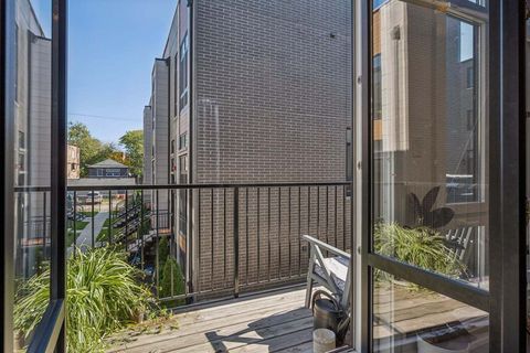 Tiny photo for 6213 S Ellis Avenue, Chicago, IL 60637 (MLS # 12504260)