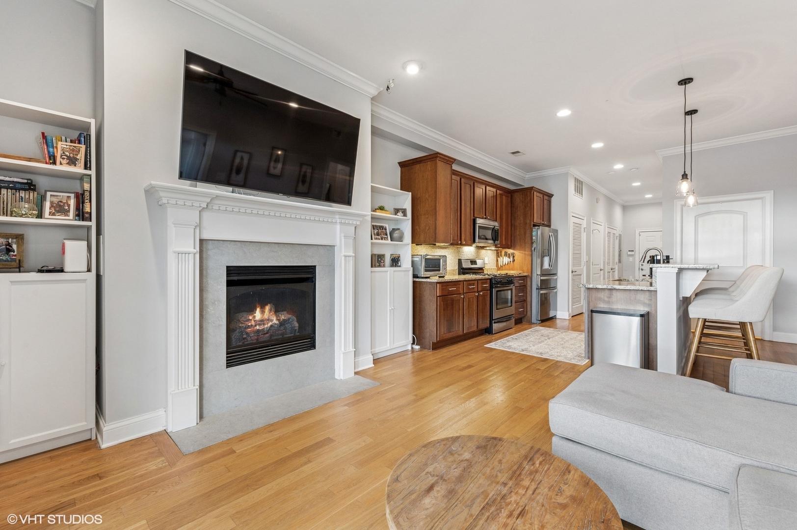 4141 N Kedzie Avenue 204