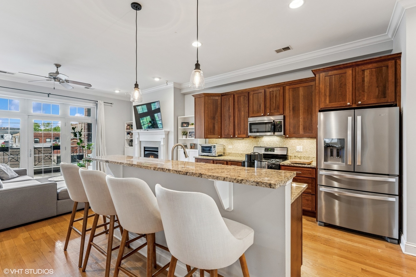 4141 N Kedzie Avenue 204