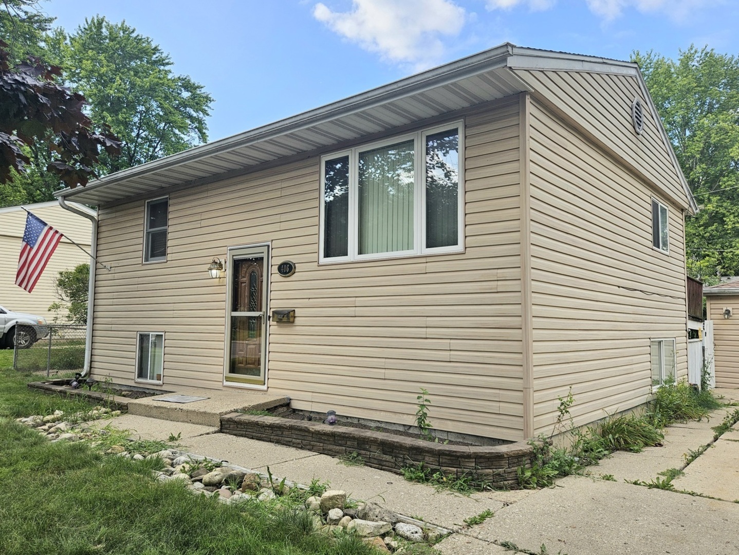 View Carpentersville, IL 60110 house