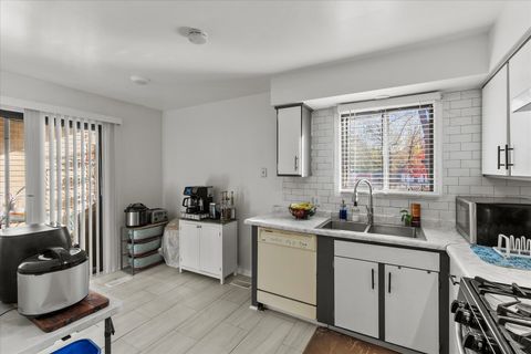 Tiny photo for 1518 Harbour Court #A1, Schaumburg, IL 60193 (MLS # 12512927)