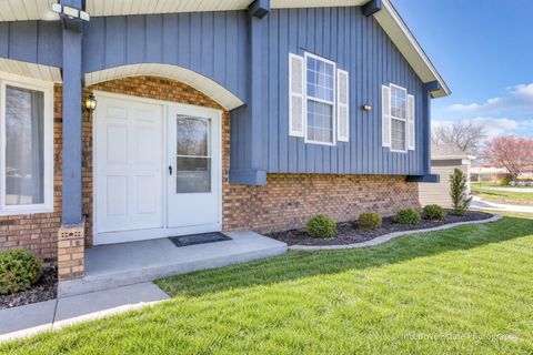 Tiny photo for 1560 Sheffield Drive, Elgin, IL 60123 (MLS # 12614525)