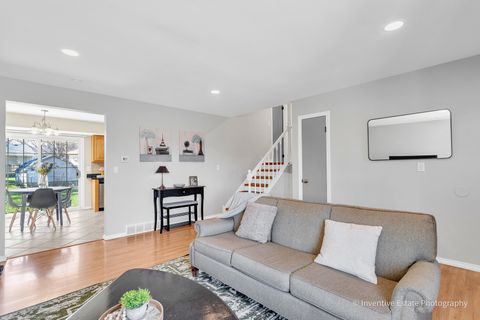 Tiny photo for 1560 Sheffield Drive, Elgin, IL 60123 (MLS # 12614525)