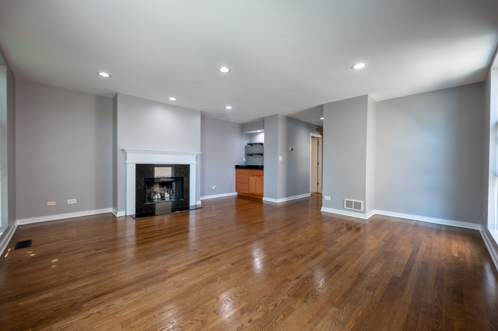 937 W Wrightwood Avenue C