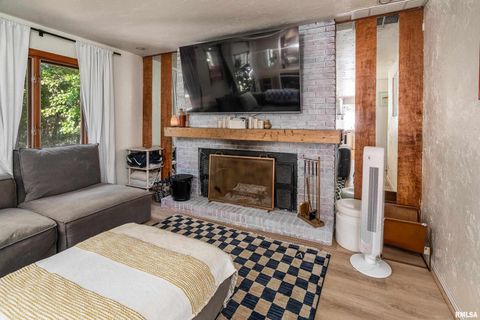 Tiny photo for 183 HERITAGE Road, Carbondale, IL 62903 (MLS # EB459548)