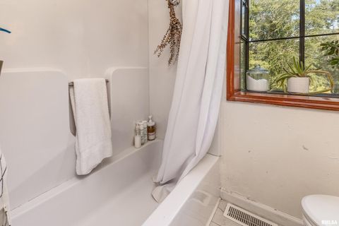 Tiny photo for 183 HERITAGE Road, Carbondale, IL 62903 (MLS # EB459548)