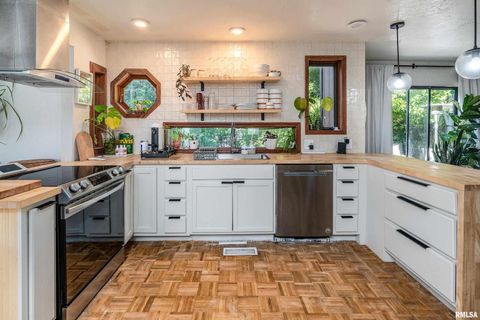 Tiny photo for 183 HERITAGE Road, Carbondale, IL 62903 (MLS # EB459548)