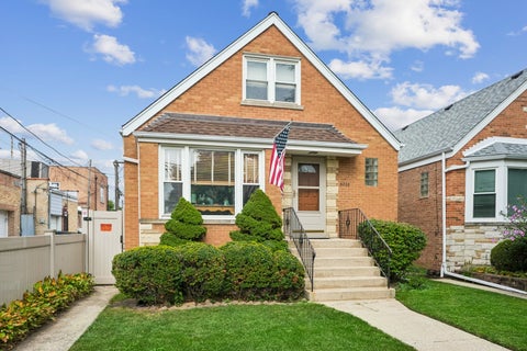 Photo of 6228 W Huntington Street, Chicago, IL 60646 (MLS # 12746803)