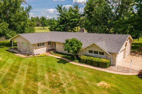 Photo of 919 W Grand Ave. Street, Carterville, IL 62918 (MLS # 12685046)