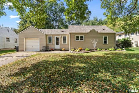 Photo of 3809 15TH Street, Moline, IL 61265 (MLS # QC4268026)