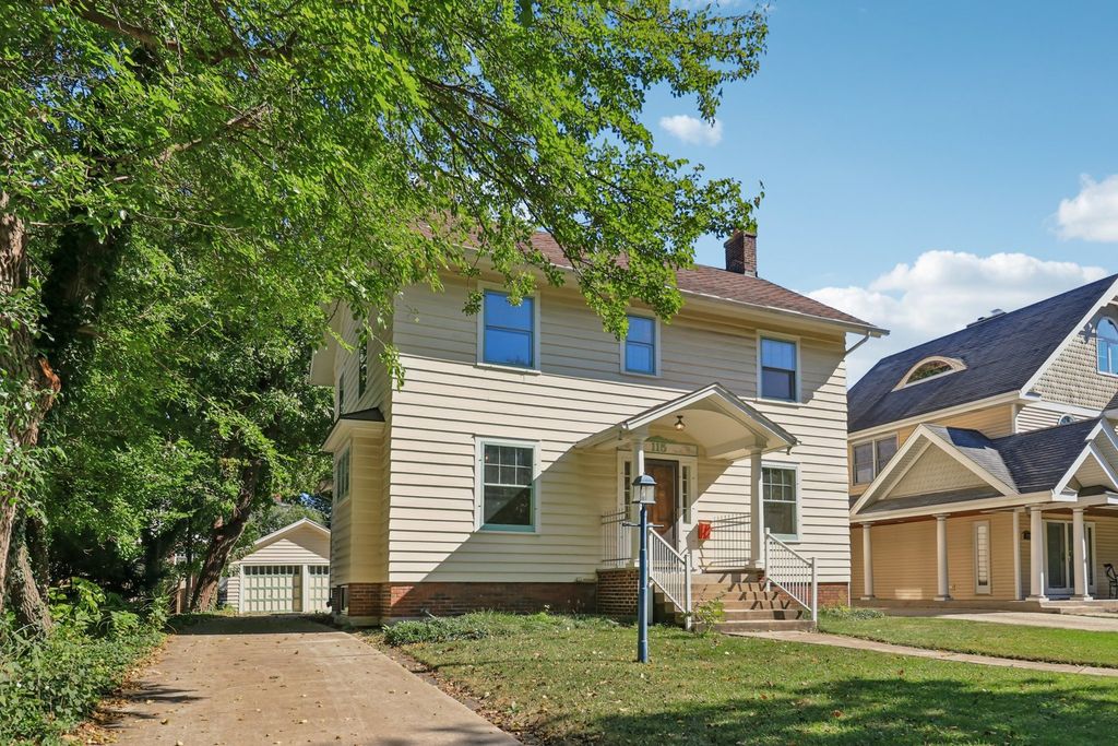 Photo for 115 S Spring Avenue, La Grange, IL 60525 (MLS # 12496214)