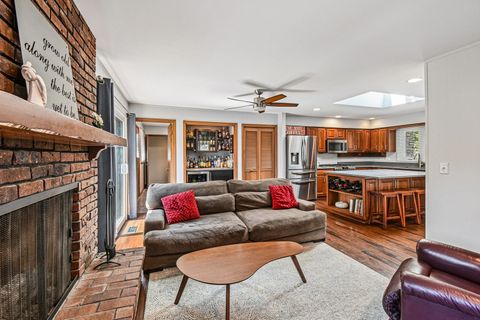 Tiny photo for 815 S Salem Avenue, Arlington Heights, IL 60005 (MLS # 12704039)