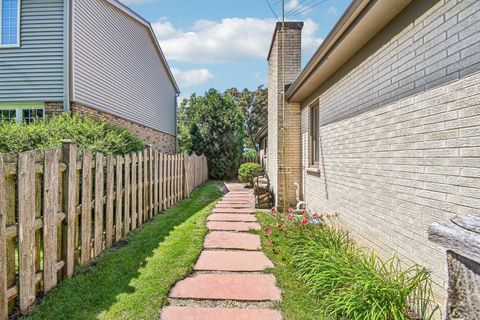 Tiny photo for 815 S Salem Avenue, Arlington Heights, IL 60005 (MLS # 12704039)