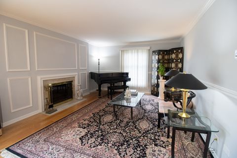 Tiny photo for 120 Carriage Way Drive #202B, Burr Ridge, IL 60527 (MLS # 12616458)