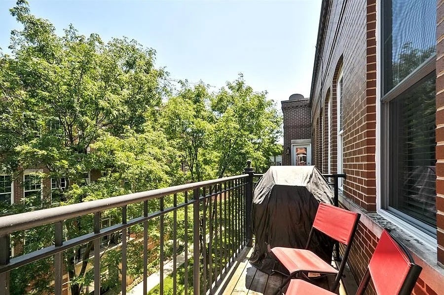 301 W SCOTT Street 204