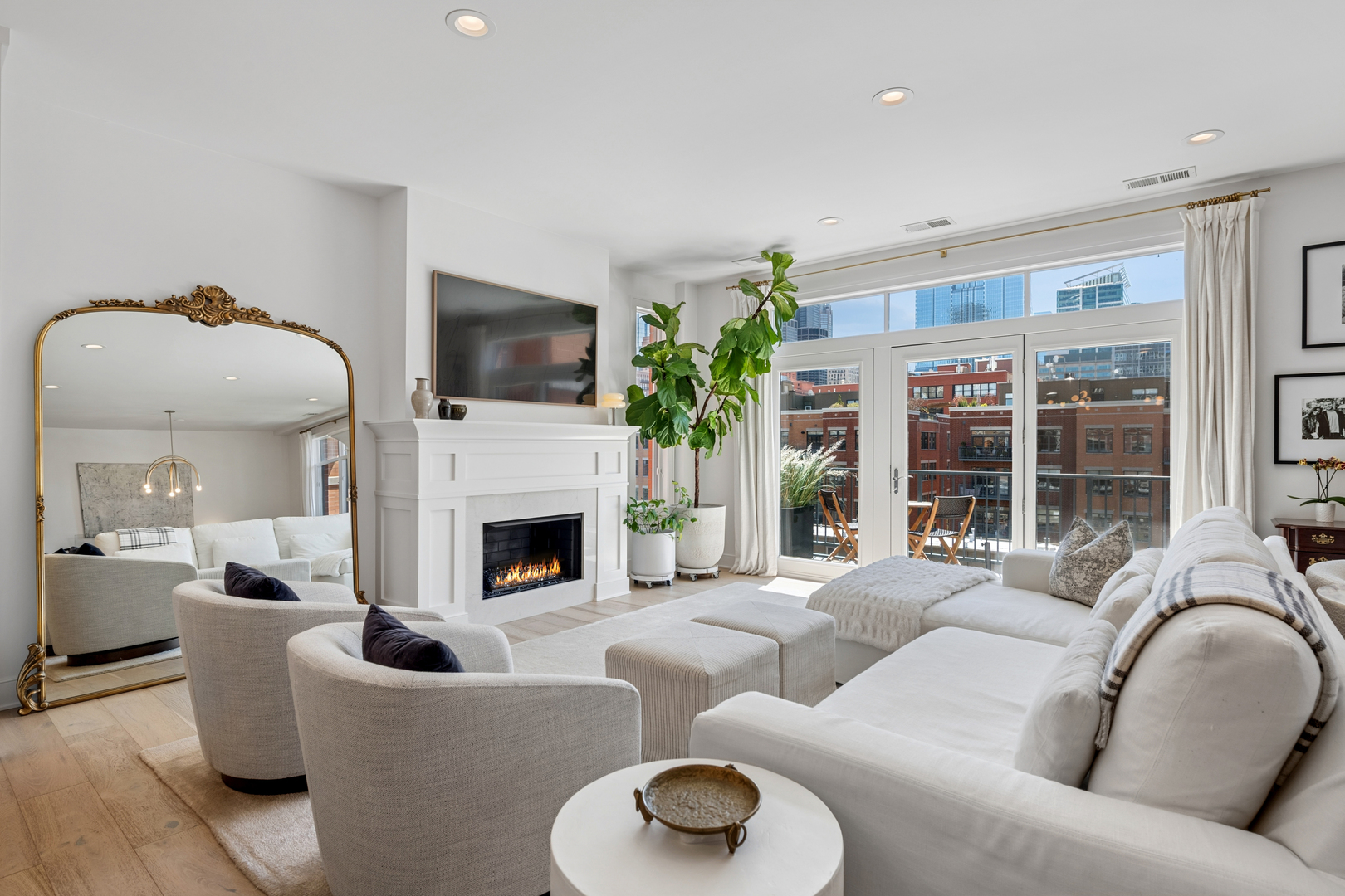 333 N JEFFERSON Street 606