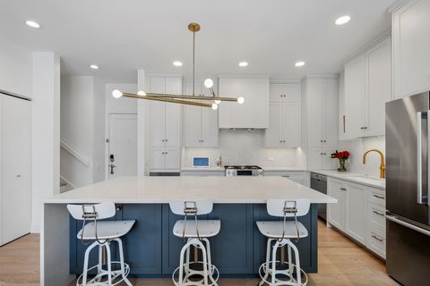Tiny photo for 333 N JEFFERSON Street #606, Chicago, IL 60661 (MLS # 12645557)