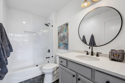 Tiny photo for 333 N JEFFERSON Street #606, Chicago, IL 60661 (MLS # 12645557)