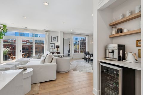Tiny photo for 333 N JEFFERSON Street #606, Chicago, IL 60661 (MLS # 12645557)