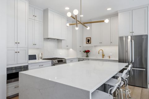 Tiny photo for 333 N JEFFERSON Street #606, Chicago, IL 60661 (MLS # 12645557)