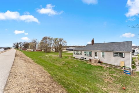 Tiny photo for 4003 Elm Street, Bettendorf, IA 52722 (MLS # 12615659)