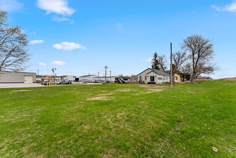 Tiny photo for 4003 Elm Street, Bettendorf, IA 52722 (MLS # 12615659)
