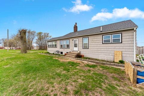Tiny photo for 4003 Elm Street, Bettendorf, IA 52722 (MLS # 12615659)