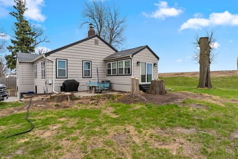 Tiny photo for 4003 Elm Street, Bettendorf, IA 52722 (MLS # 12615659)