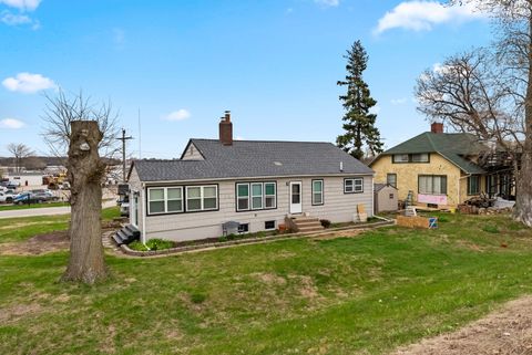 Tiny photo for 4003 Elm Street, Bettendorf, IA 52722 (MLS # 12615659)