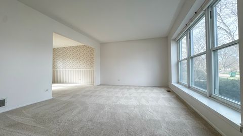 Tiny photo for 28 Montgomery Lane, Vernon Hills, IL 60061 (MLS # 12618708)