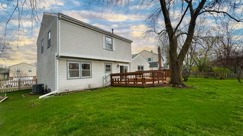 Tiny photo for 28 Montgomery Lane, Vernon Hills, IL 60061 (MLS # 12618708)
