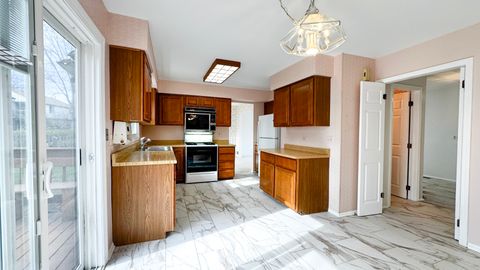 Tiny photo for 28 Montgomery Lane, Vernon Hills, IL 60061 (MLS # 12618708)