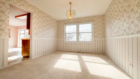 Tiny photo for 28 Montgomery Lane, Vernon Hills, IL 60061 (MLS # 12618708)