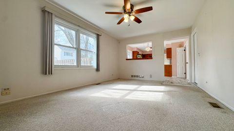 Tiny photo for 28 Montgomery Lane, Vernon Hills, IL 60061 (MLS # 12618708)