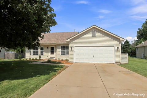 Photo of 610 Cartwright Trail, McHenry, IL 60050 (MLS # 12748531)