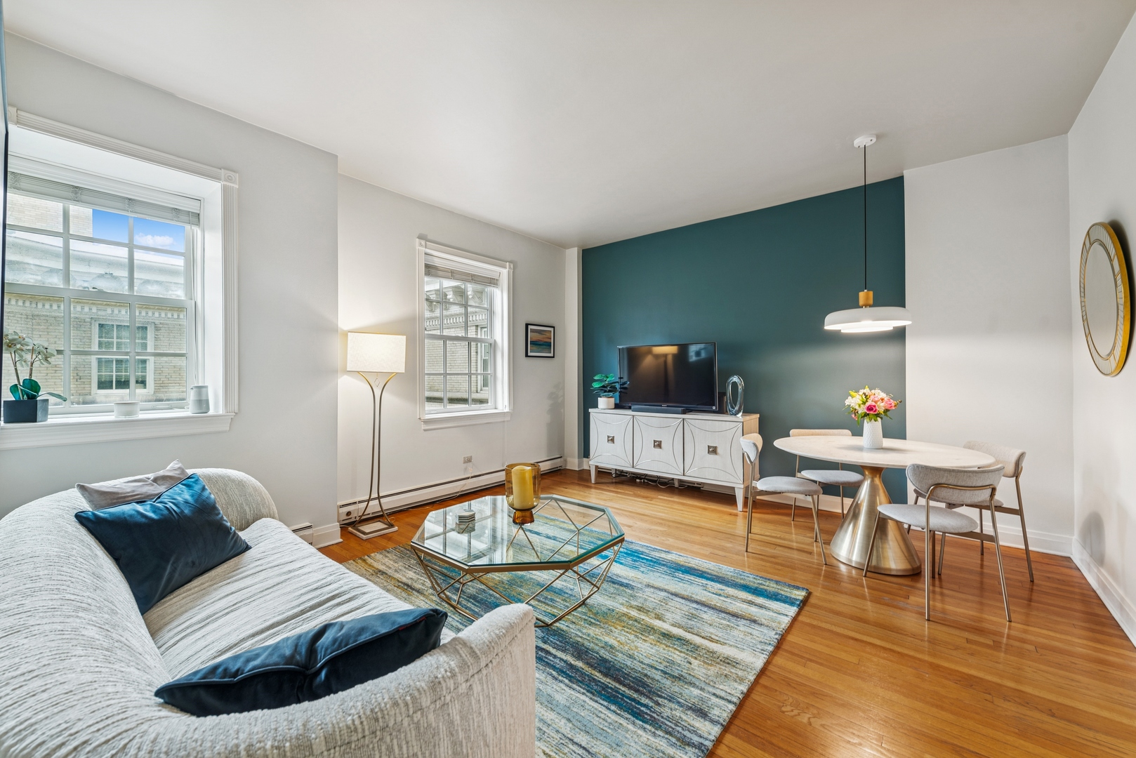 70 E Scott Street 908