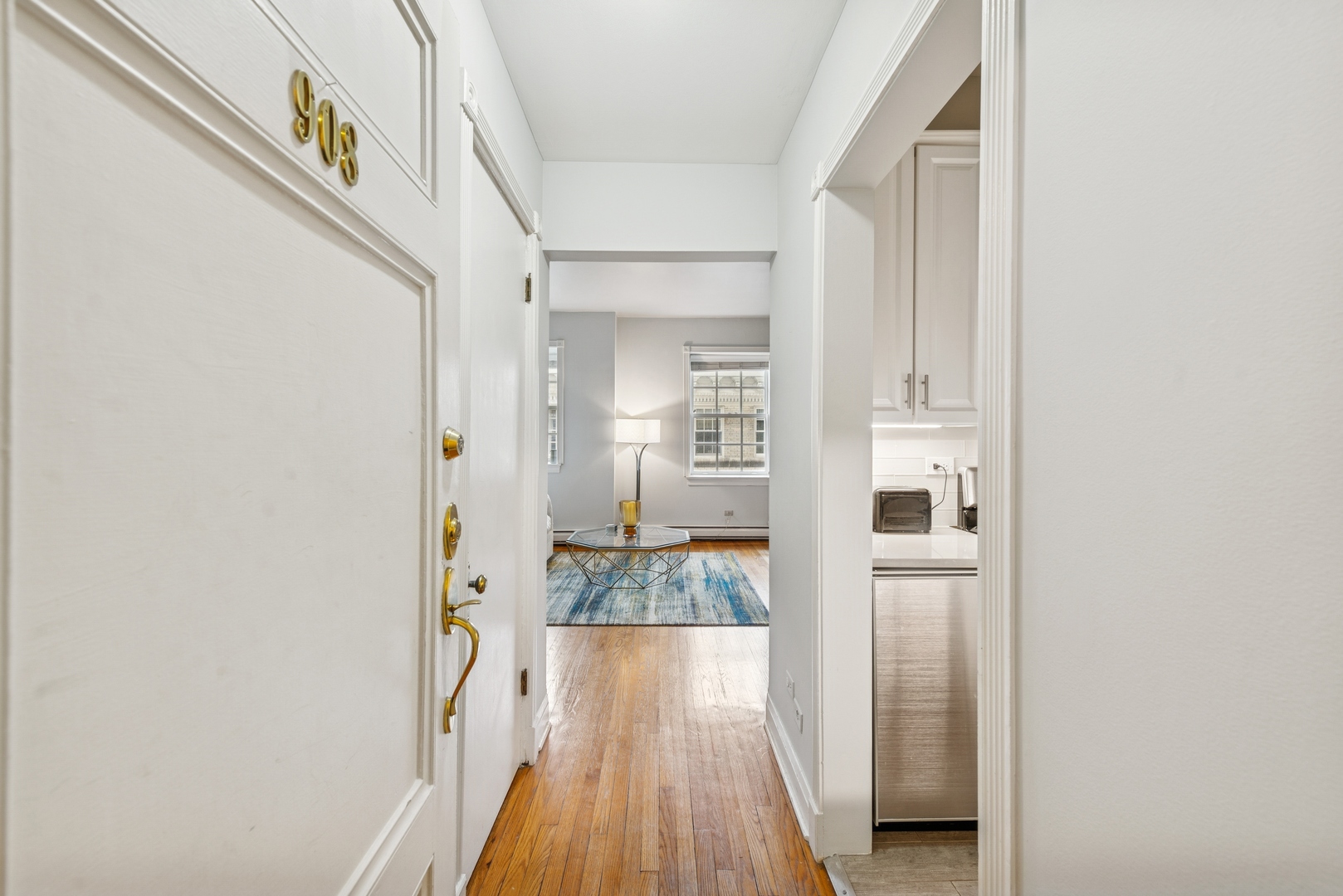 70 E Scott Street 908