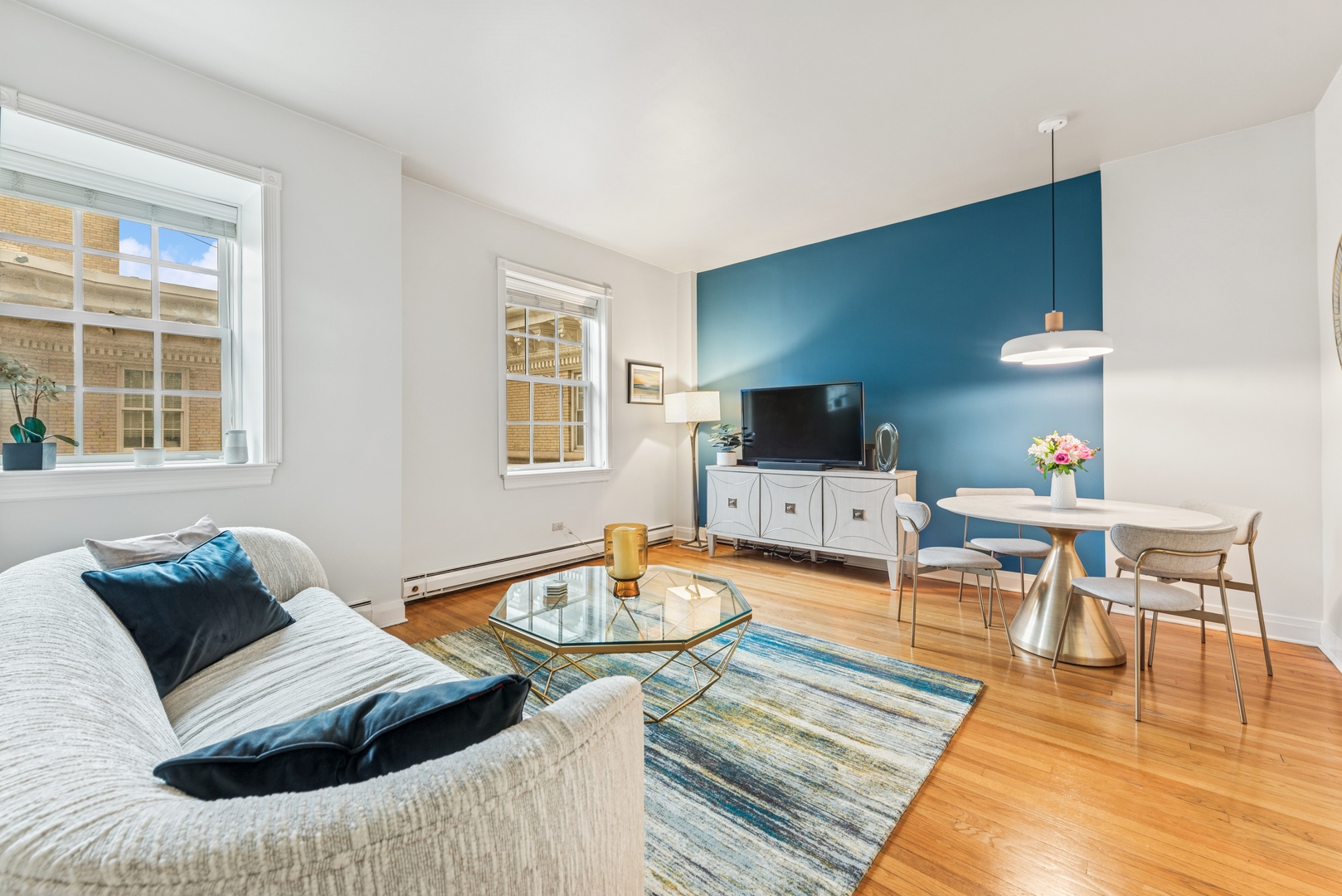 70 E Scott Street 908
