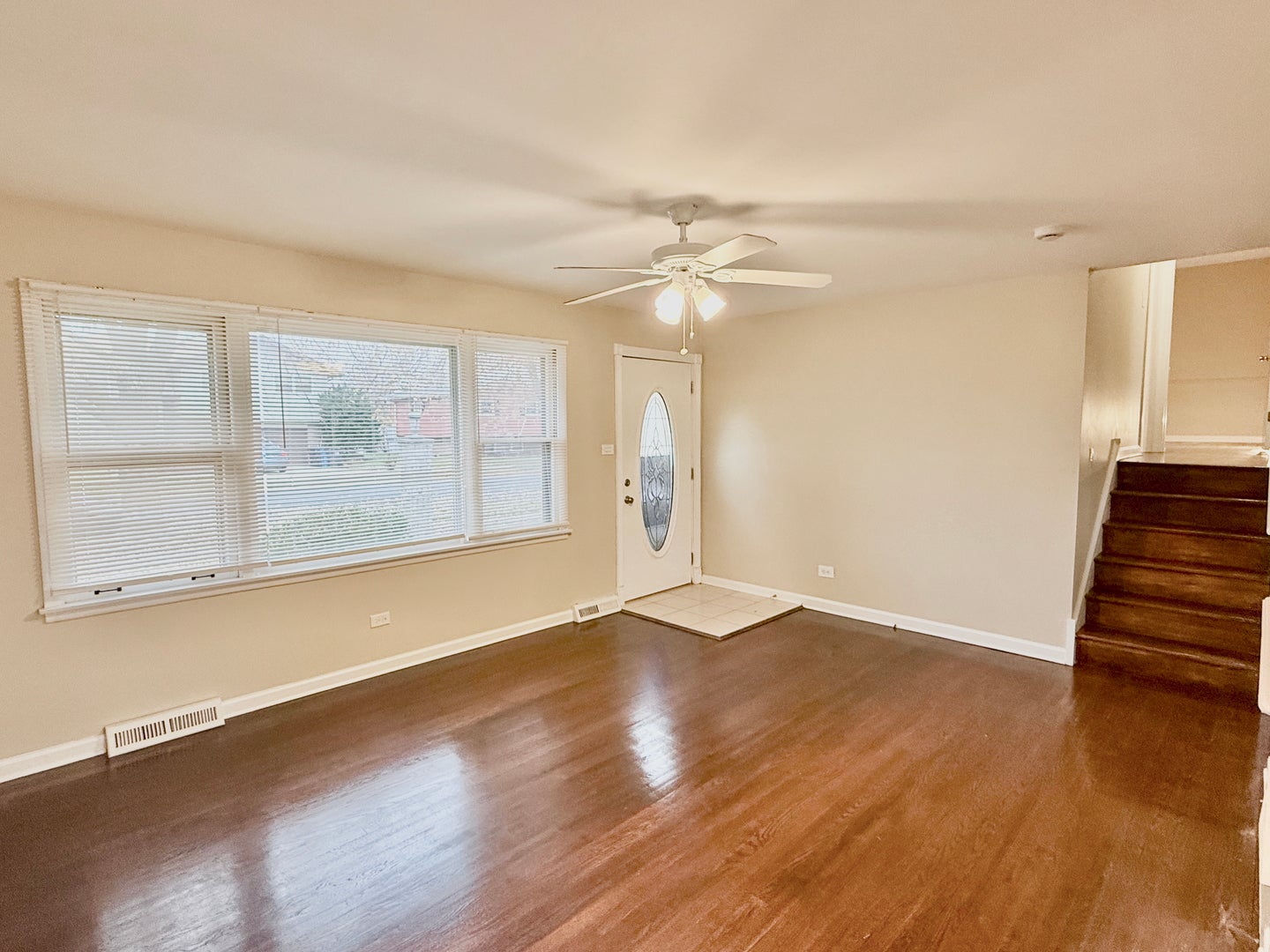 16109 Prairie Avenue