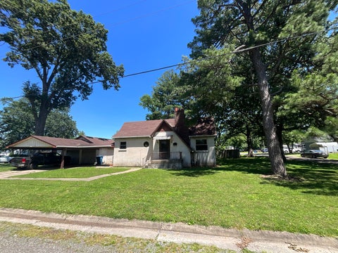 Photo of 1125 S Maple Street, Centralia, IL 62801 (MLS # 12666529)